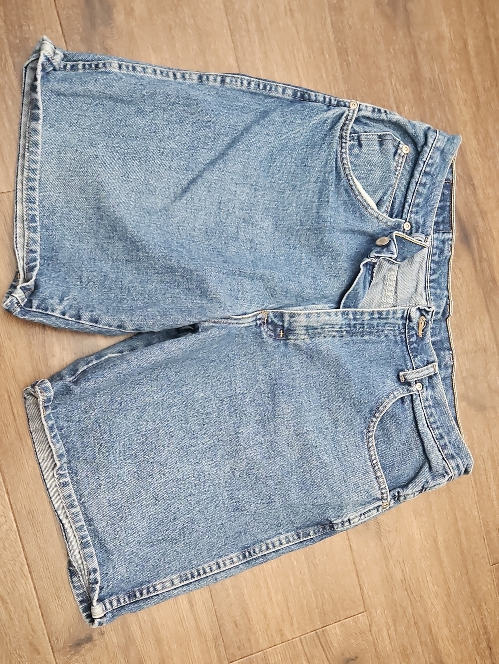 Wrangler Men’s Light Blue Denim Relaxed Shorts